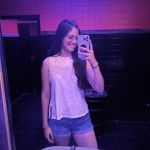 Meet your Posher, Daniela